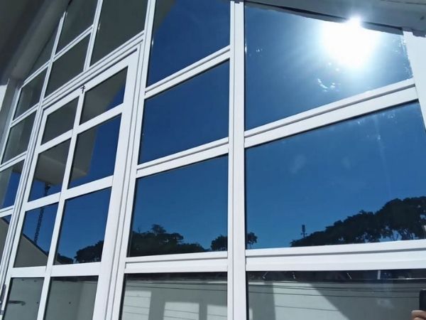 Aplicação profissional de isofilme em Louveira